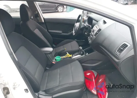 2018 Kia Forte Lx z USA, uszkodzony, nr VIN KNAFK5A83J5773794